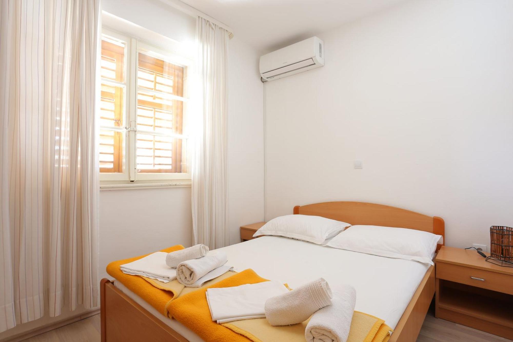 Apartments And Rooms With Parking Space Tucepi, Makarska - 5263 Buitenkant foto